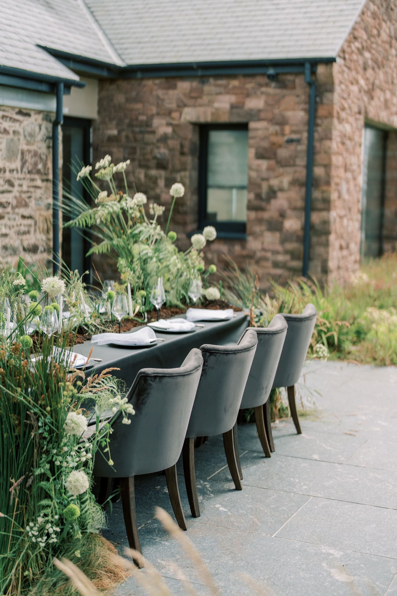 Al fresco wedding dining at Camelot Waterford